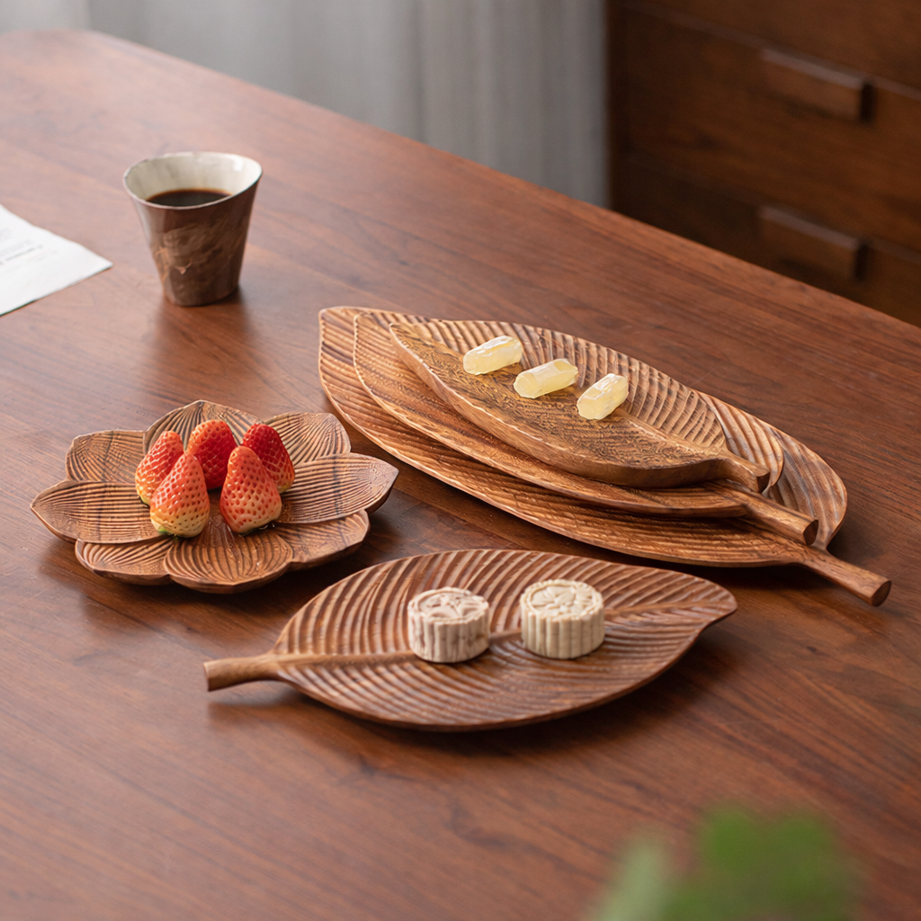 Blattförmiges Serviertablett-Set aus Holz
